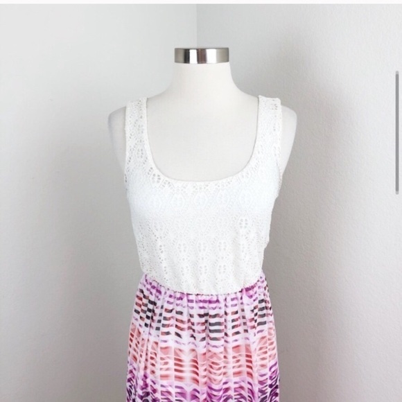 Lily Rose lace maxi dress - Picture 2 of 8